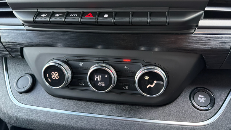 Nissan Primastar 30 L2 Diesel 2.0 dCi 130ps H1 Tekna Crew Van